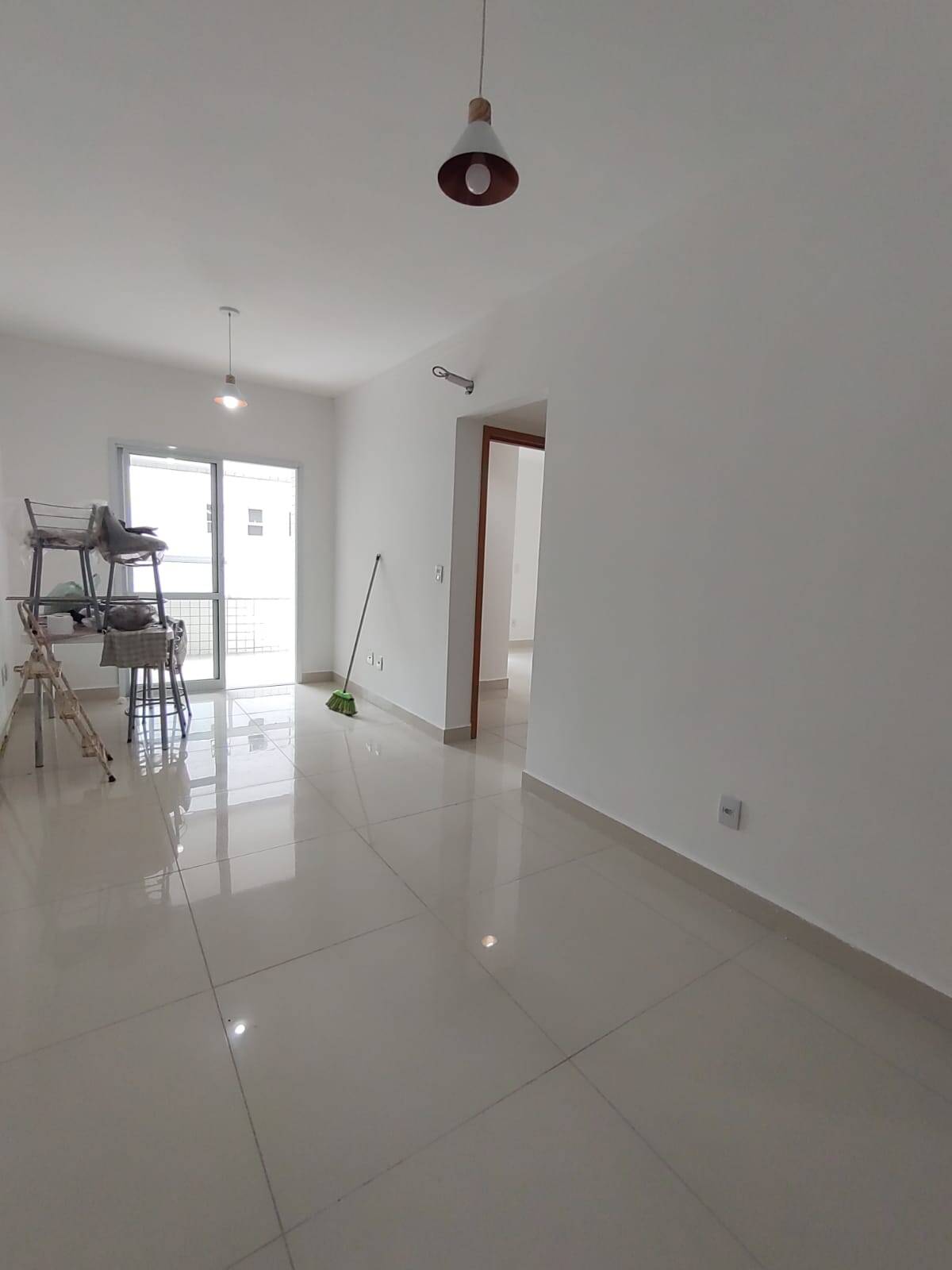 #2081 - Apartamento para Locação em Praia Grande - SP