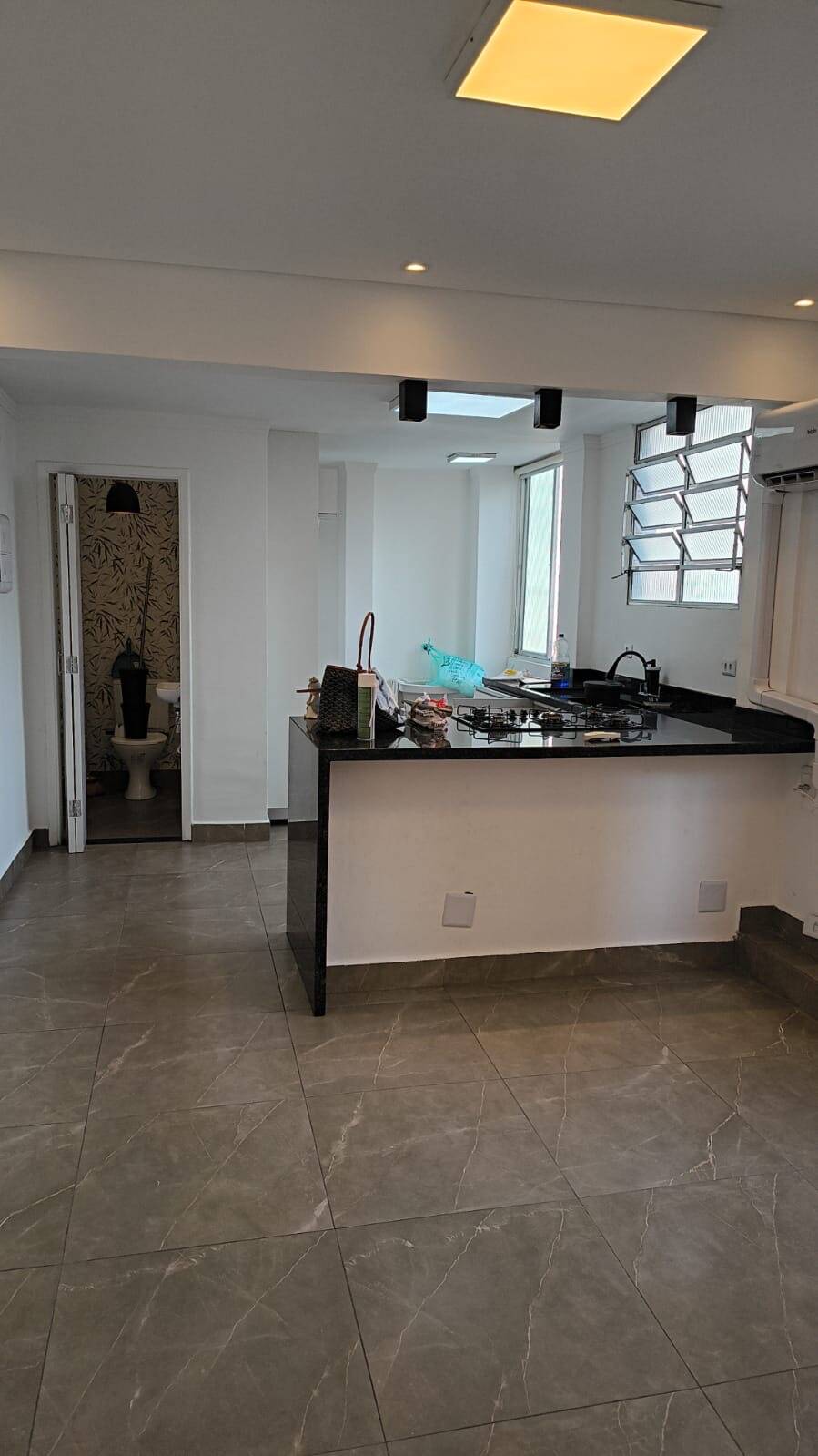 #7962 - Apartamento para Locação em Santos - SP