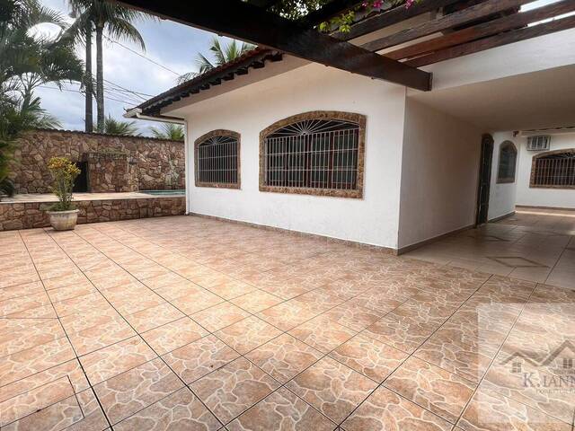 #6811 - Casa para Venda em Praia Grande - SP