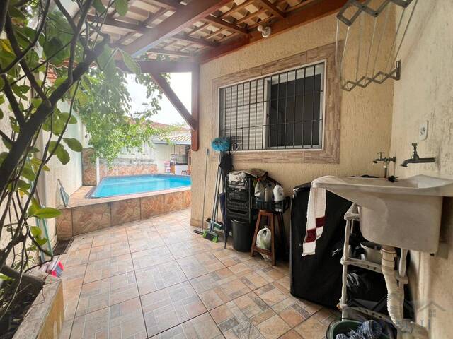 #0435 - Casa para Venda em Praia Grande - SP - 2