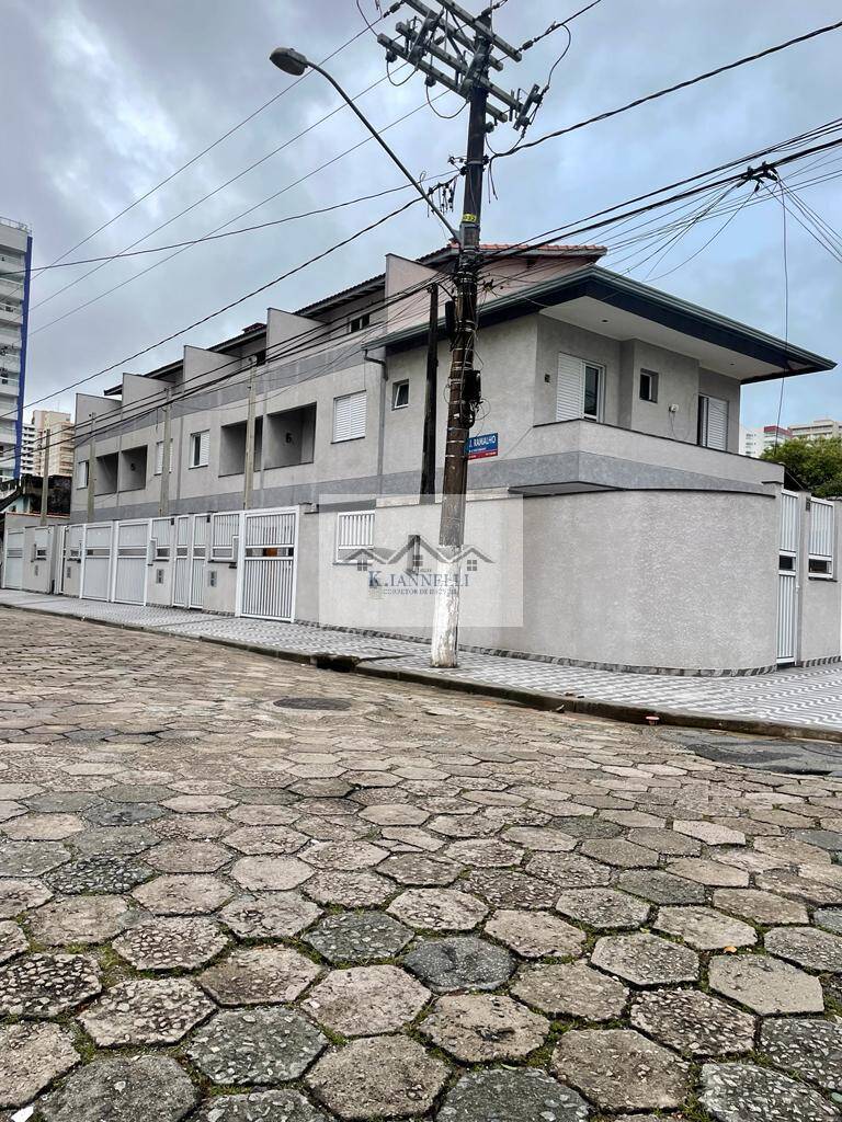 Vendo Ótima Casa Triplex de Condomínio Próximo a Praia