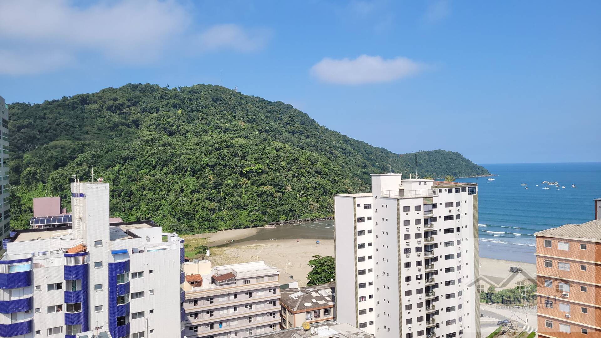 Luxo e Exclusividade a 100 Metros da Praia no Canto do Forte - 2 Suítes