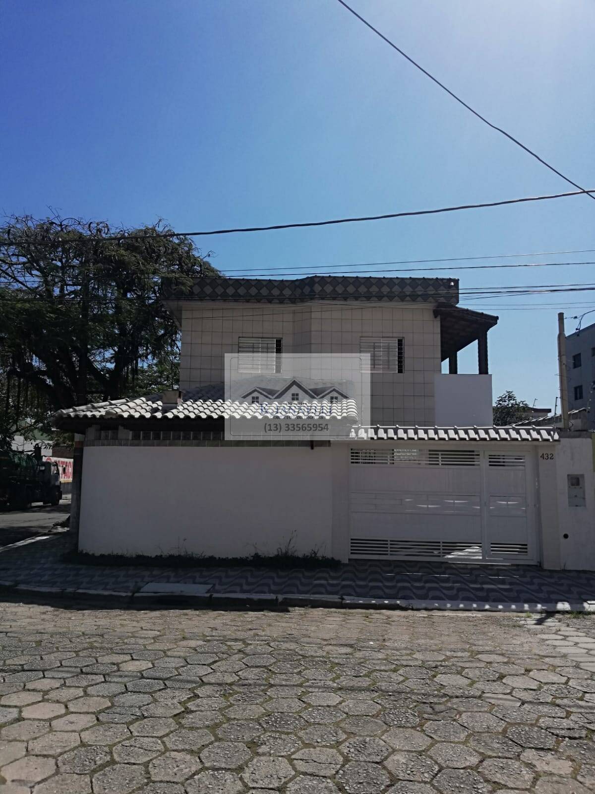Sobrado com 04 dormitórios