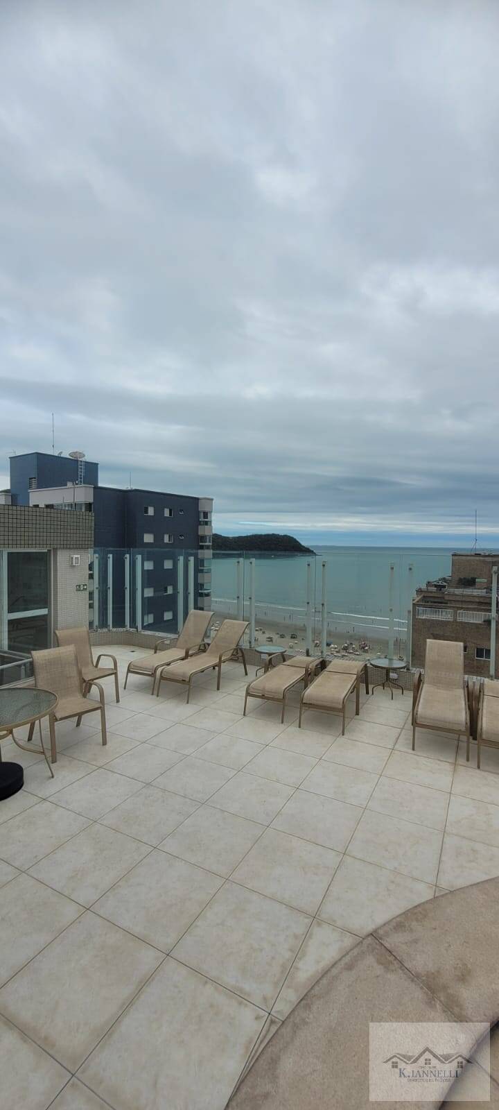 Apartamento Alto Padrão no Canto do Forte – Apenas 70 Metros da Praia!