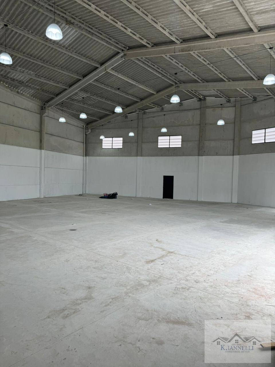 Galpão para Locação – 350m² | Esquina | Bairro Solemar – Praia Grande