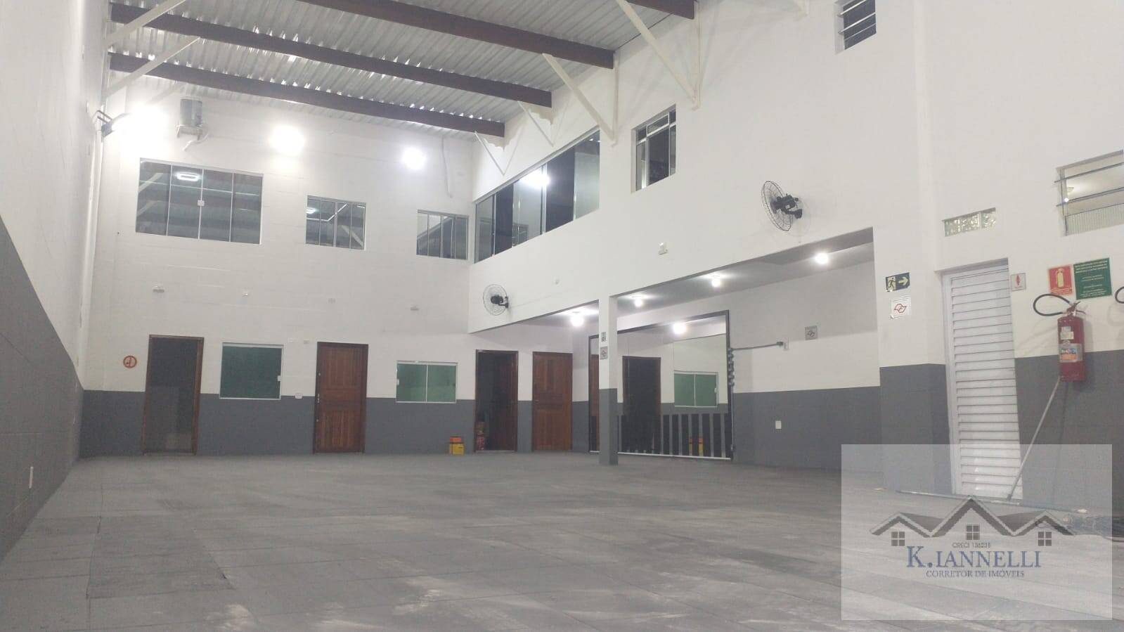 Depósito-Galpão-Armazém à venda, 250m² - Foto 1