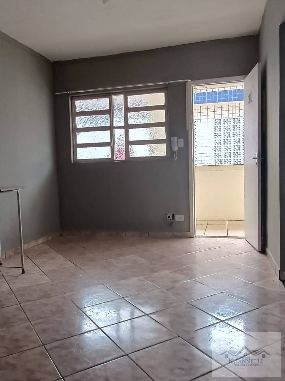 Apartamento KIT com garagem Centro Boqueirão Locação R$ 1.500
