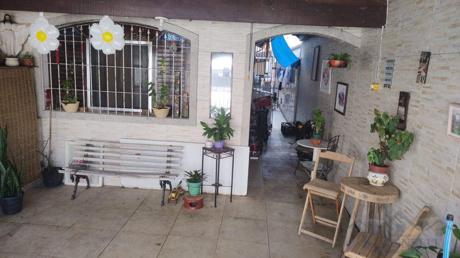 Casa aconchegante para alugar na Guilhermina – R$ 2.500,00
