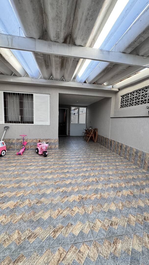 Casa em Praia Grande . Boqueirão . 2 Dormitórios . Á Venda .